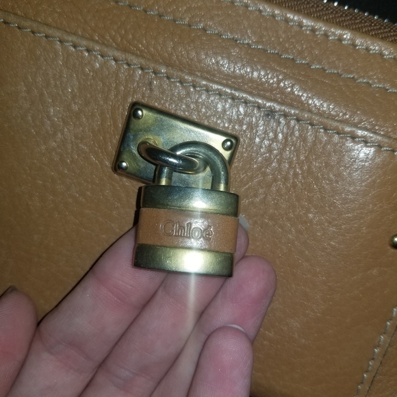 ❗Chloe Paddington Zippy Wallet❗ - Picture 4 of 12